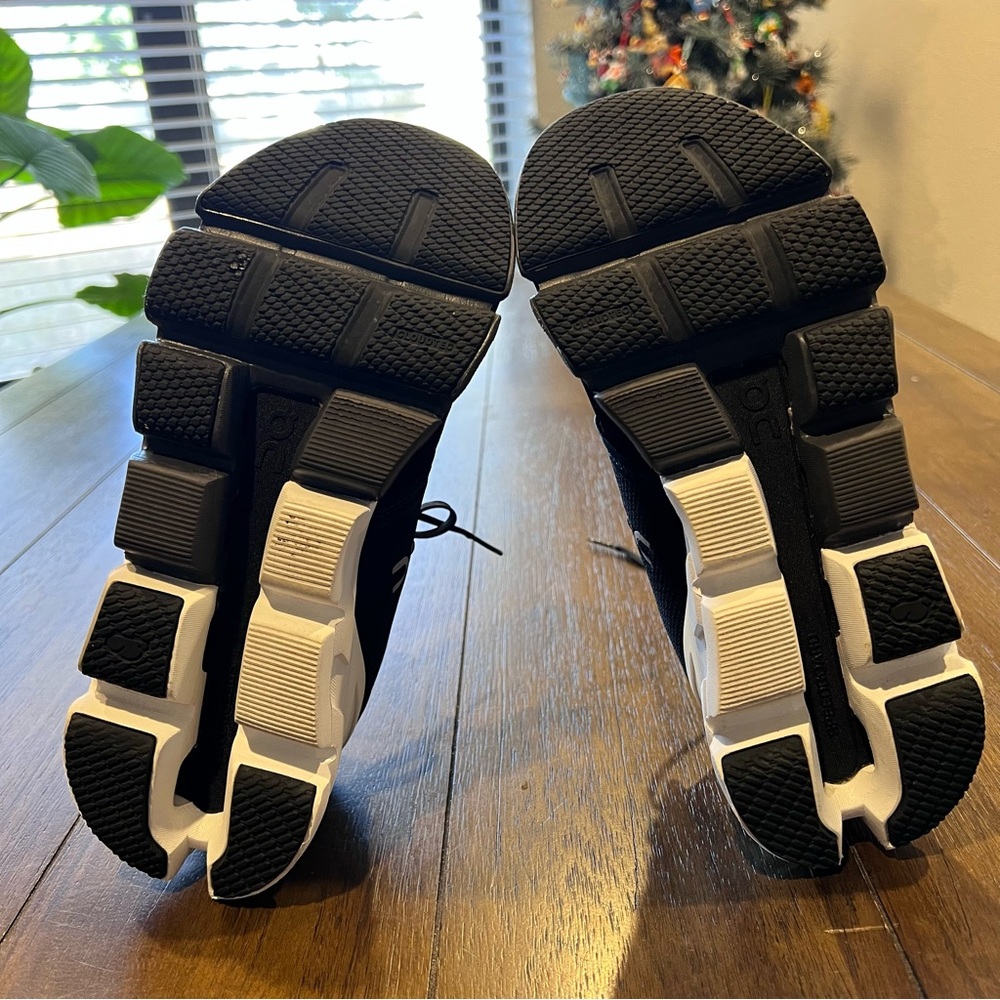 On Cloudflyer 4 Running Shoes | Black | Women's 8 - Picture 10 of 10